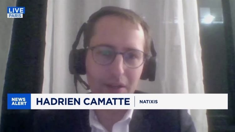 No 'very positive scenarios' for fiscal consolidation in France, economist says