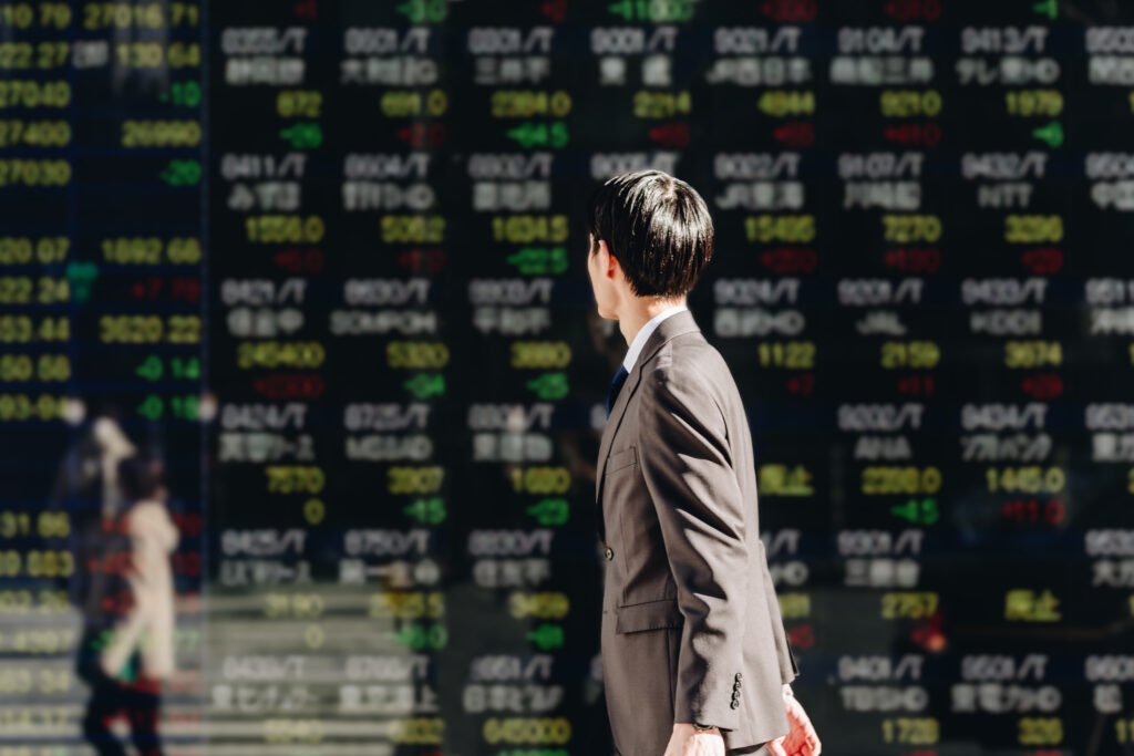 Asian Markets Start the Week on Positive Note with Japan Outperforming
