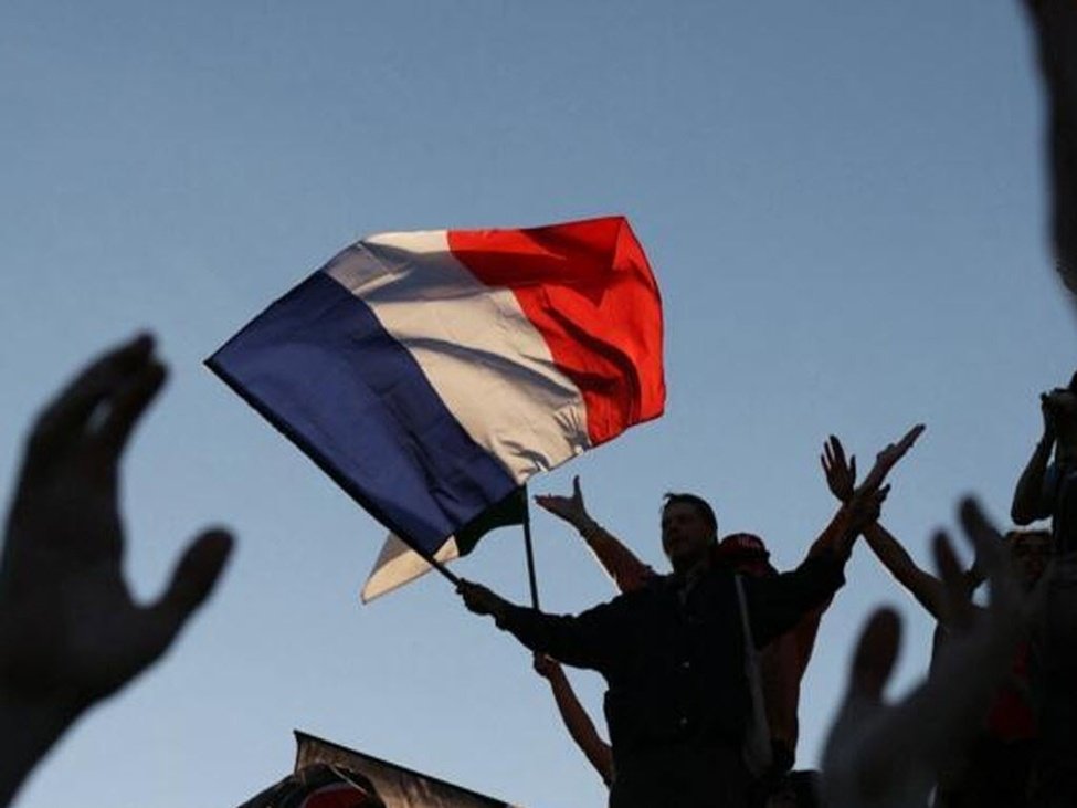 France downgraded to A+ by S&P. Outlook from ‘negative’ to ‘stable’