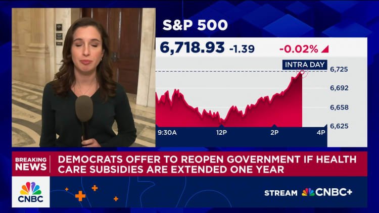 Democrats offer to reopen government if health care subsidies are extended one year